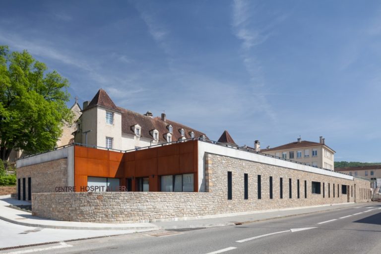 Extension et restructuration de bâtiment sur le site de la chartreuse au CHU de Villefranche de rouergue